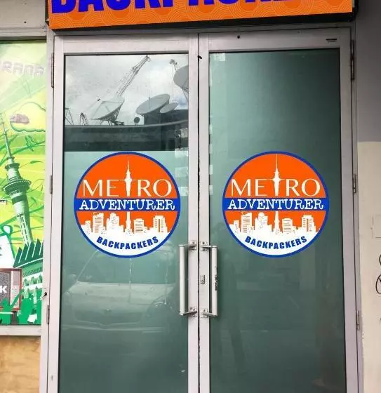 هاستل Metro Adventurer Backpackers