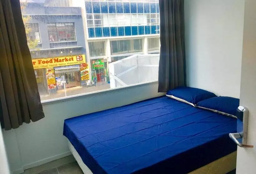 هاستل Metro Adventurer Backpackers