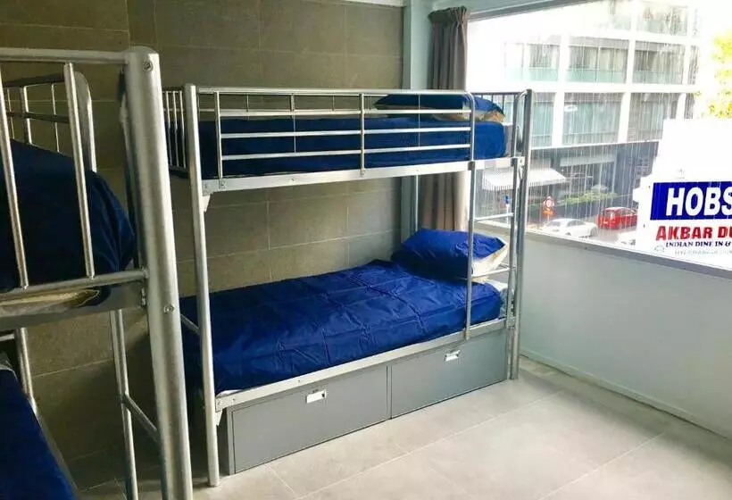 هاستل Metro Adventurer Backpackers