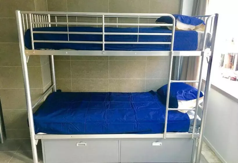 هاستل Metro Adventurer Backpackers