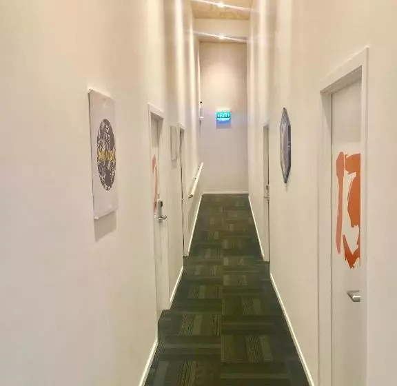 هاستل Metro Adventurer Backpackers