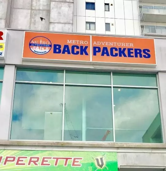 هاستل Metro Adventurer Backpackers