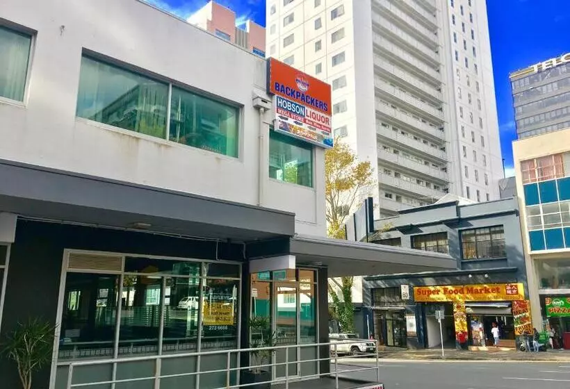 هاستل Metro Adventurer Backpackers