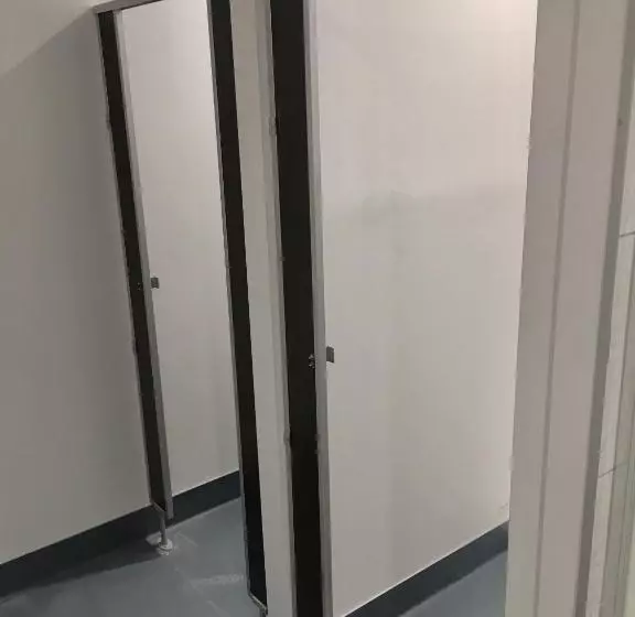 هاستل Metro Adventurer Backpackers