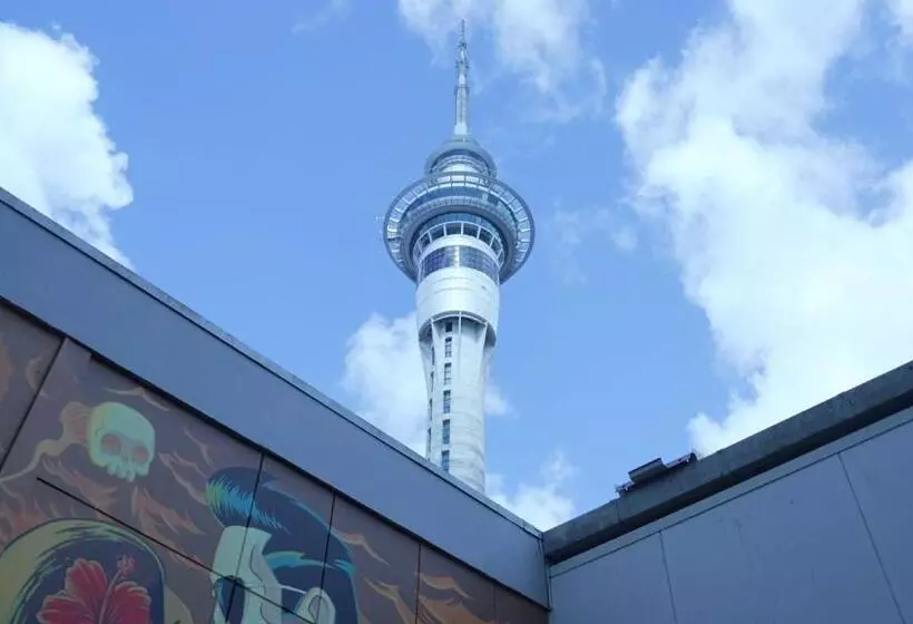 هاستل Metro Adventurer Backpackers