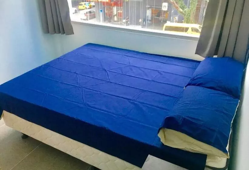 هاستل Metro Adventurer Backpackers