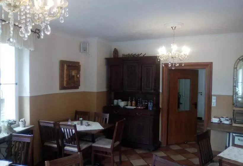 ホテル Gasthaus Zur Post