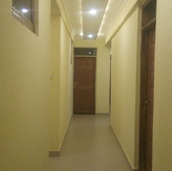 هتل Lantana Comfy