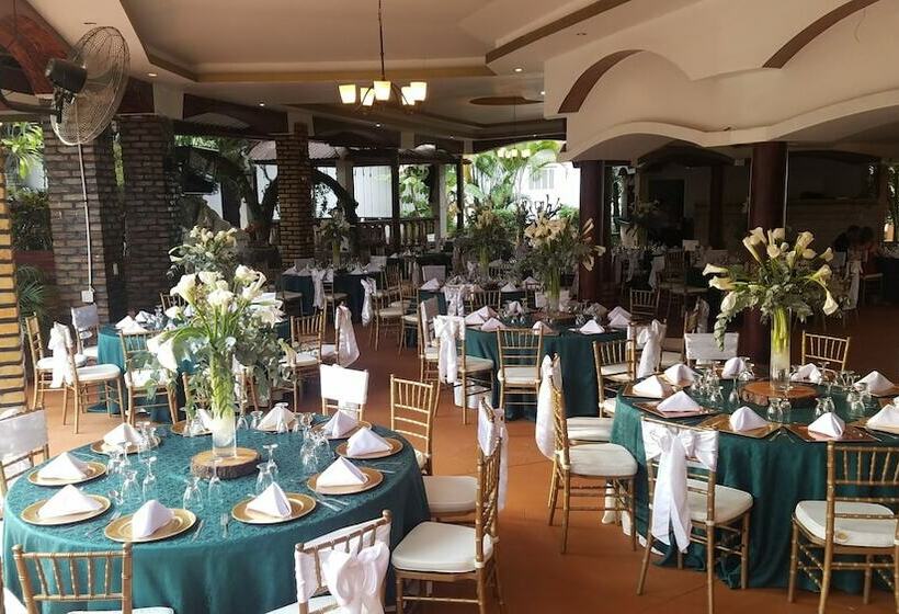 هتل Club Quinta Pat Resort & Restaurant