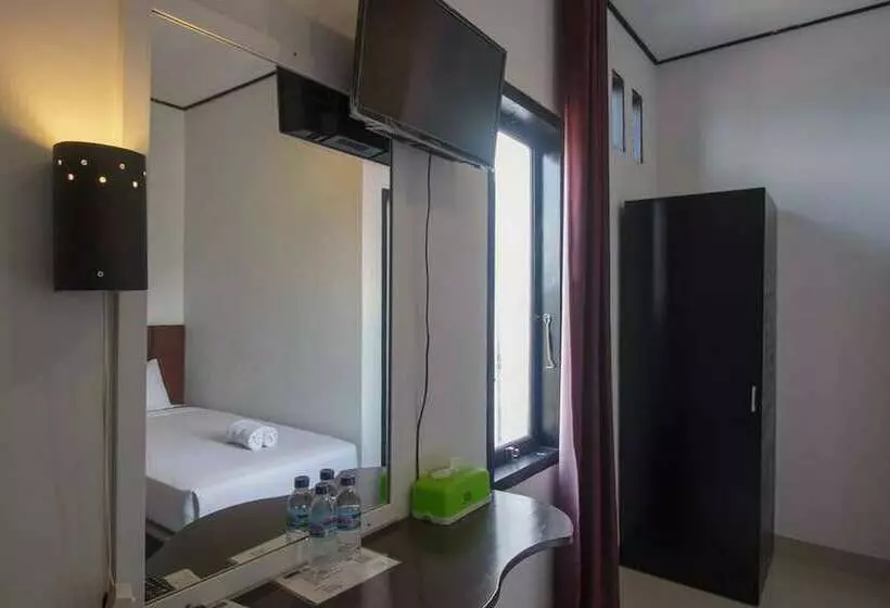 ホテル Reddoorz Near Jalan Sudirman Padang