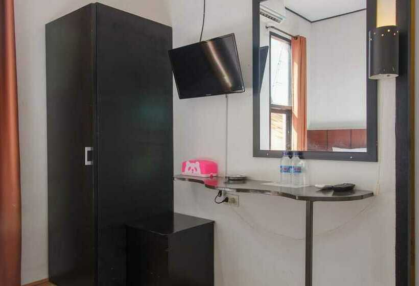 Hotel Reddoorz Near Jalan Sudirman Padang