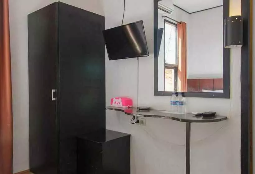 ホテル Reddoorz Near Jalan Sudirman Padang