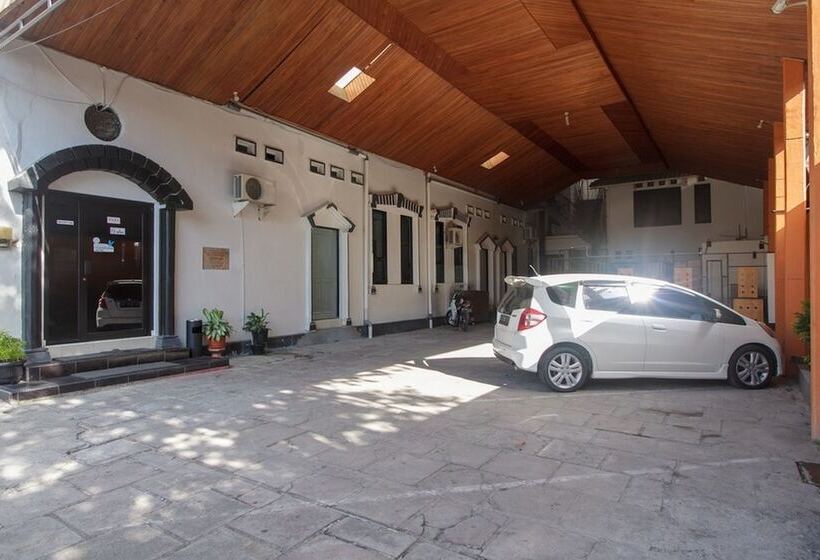 Hotel Reddoorz Near Jalan Sudirman Padang