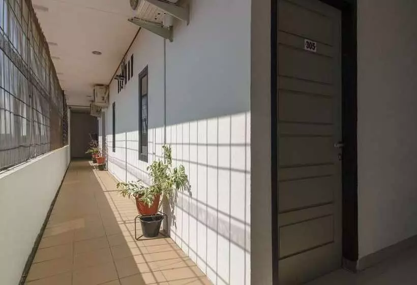 ホテル Reddoorz Near Jalan Sudirman Padang