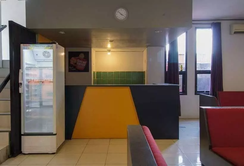 ホテル Reddoorz Near Jalan Sudirman Padang