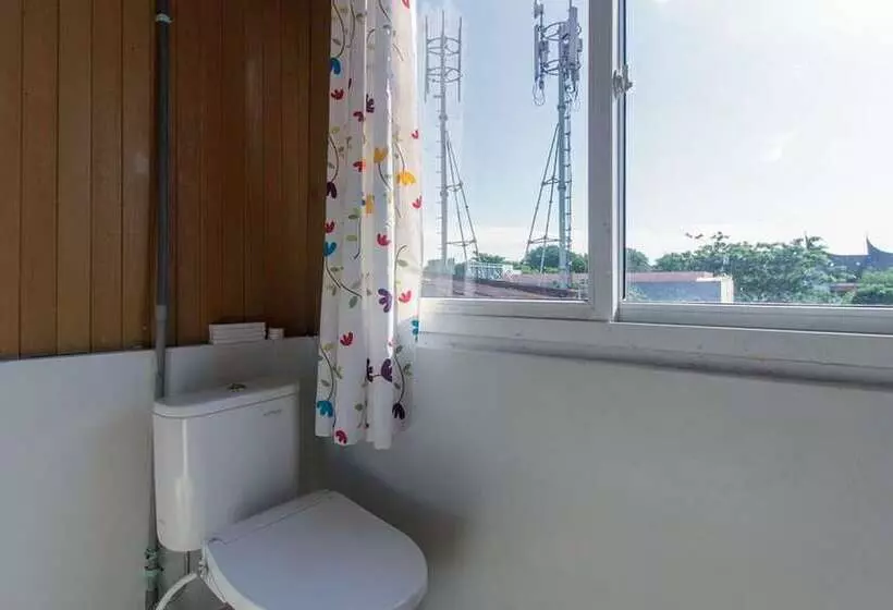 ホテル Reddoorz Near Jalan Sudirman Padang