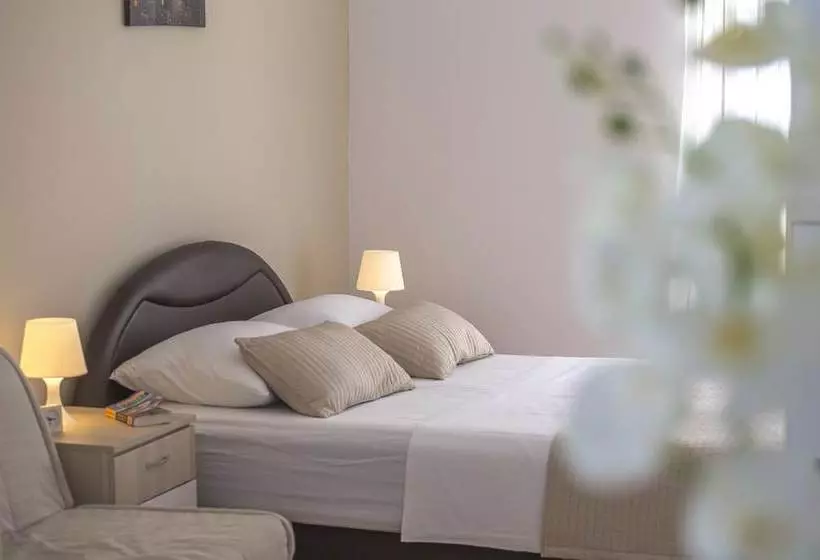 ペンション Apartments Gordana Jeličić