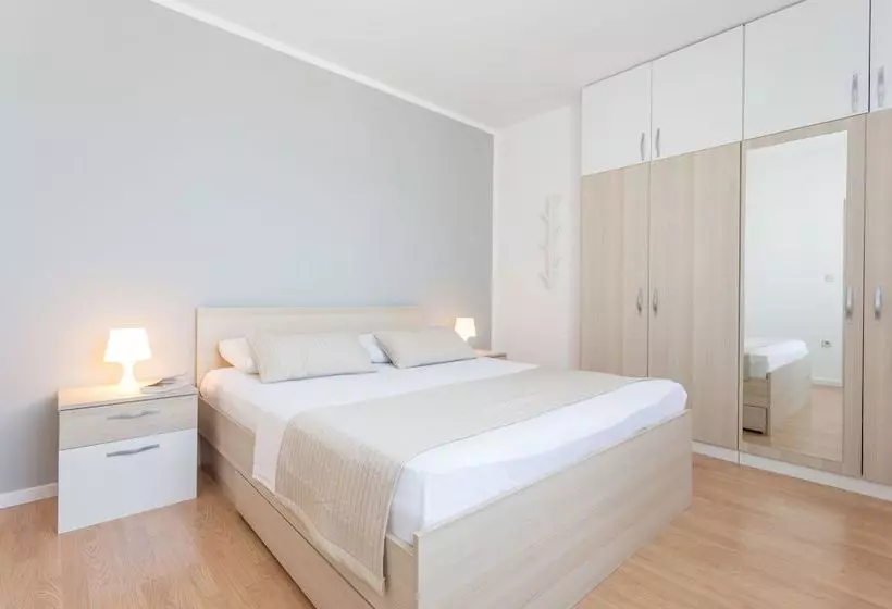 ペンション Apartments Gordana Jeličić