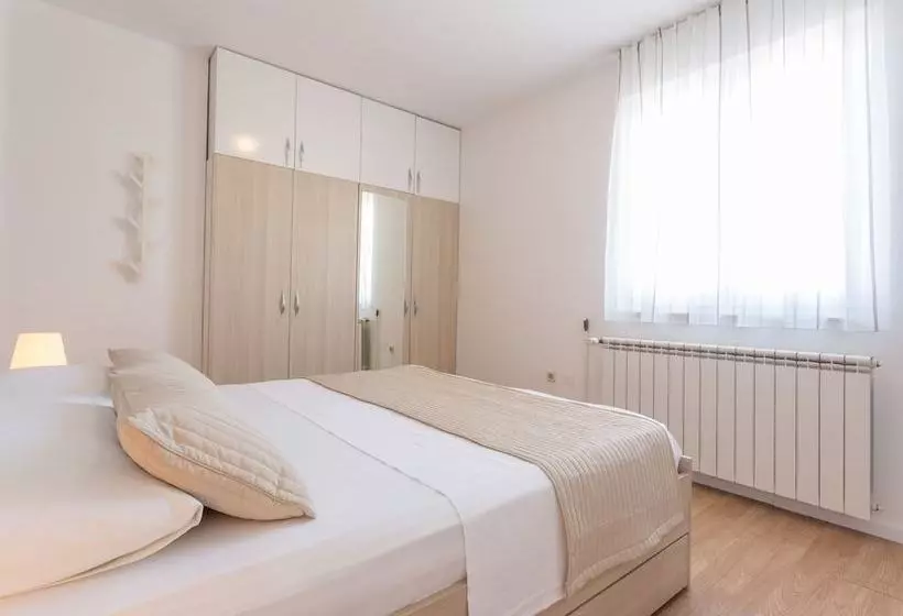 ペンション Apartments Gordana Jeličić