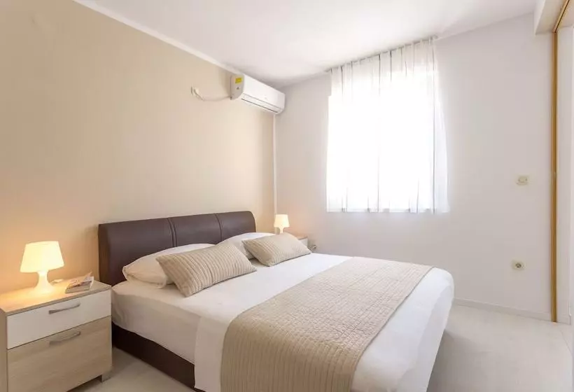 ペンション Apartments Gordana Jeličić