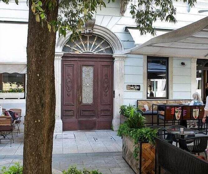 ペンション Teatro Suite & Rooms