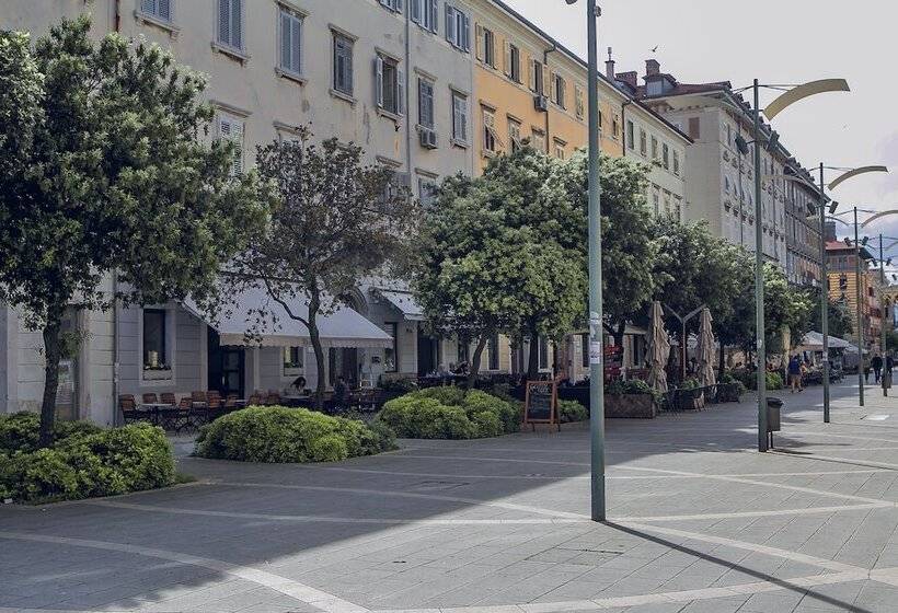 ペンション Teatro Suite & Rooms