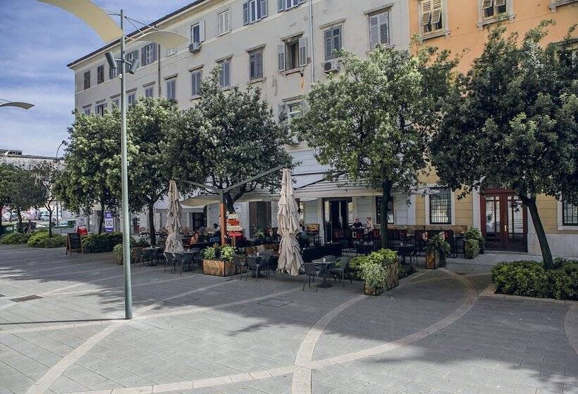 ペンション Teatro Suite & Rooms