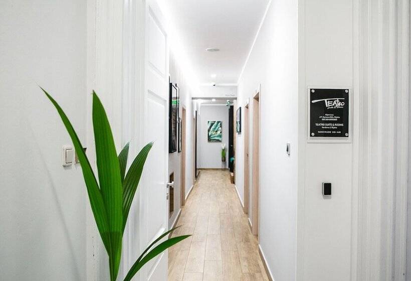 ペンション Teatro Suite & Rooms