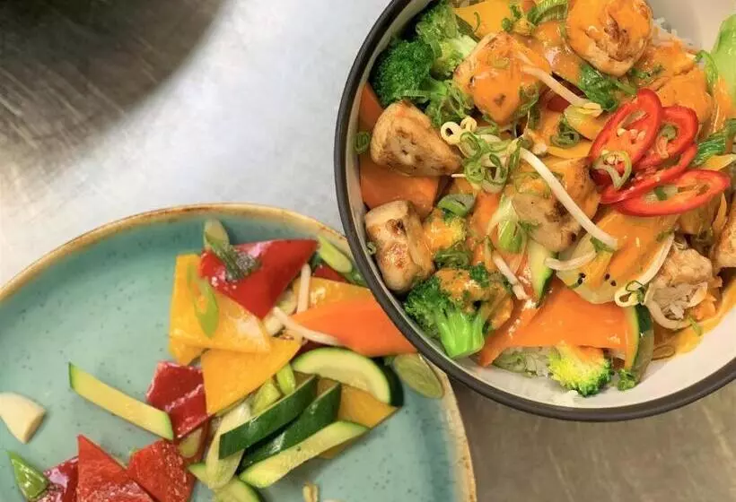 Отель Lo! Im Kreuz Jona