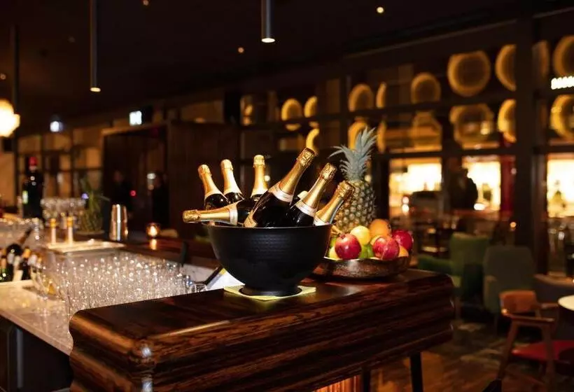 Отель Lo! Im Kreuz Jona