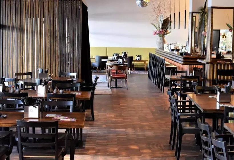 Отель Lo! Im Kreuz Jona