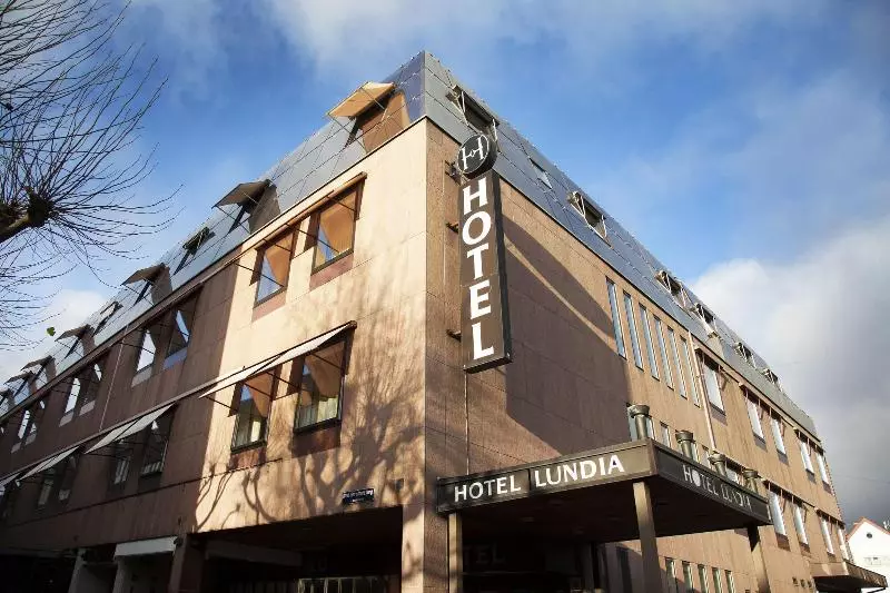 Отель Lundia