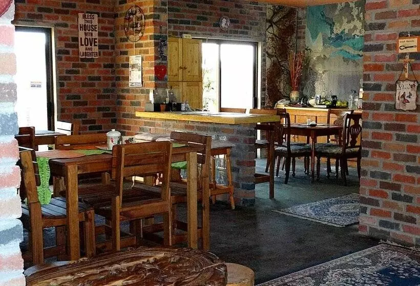 تختخواب و صبحانه Horus Guesthouse