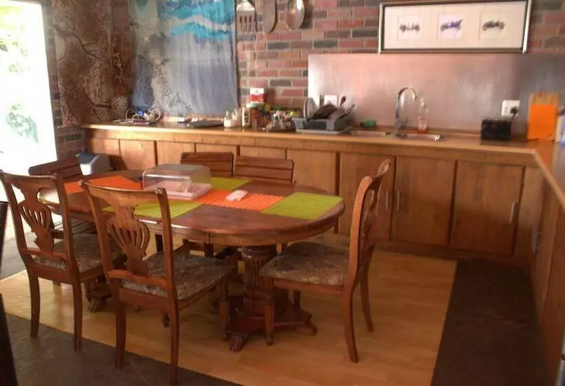 تختخواب و صبحانه Horus Guesthouse