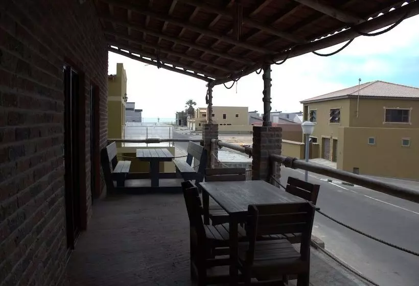 تختخواب و صبحانه Horus Guesthouse