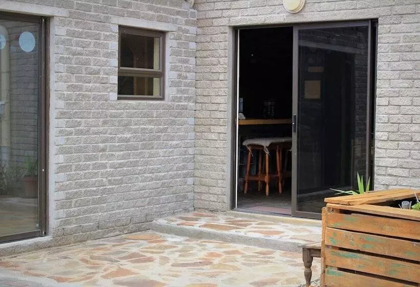 تختخواب و صبحانه Horus Guesthouse