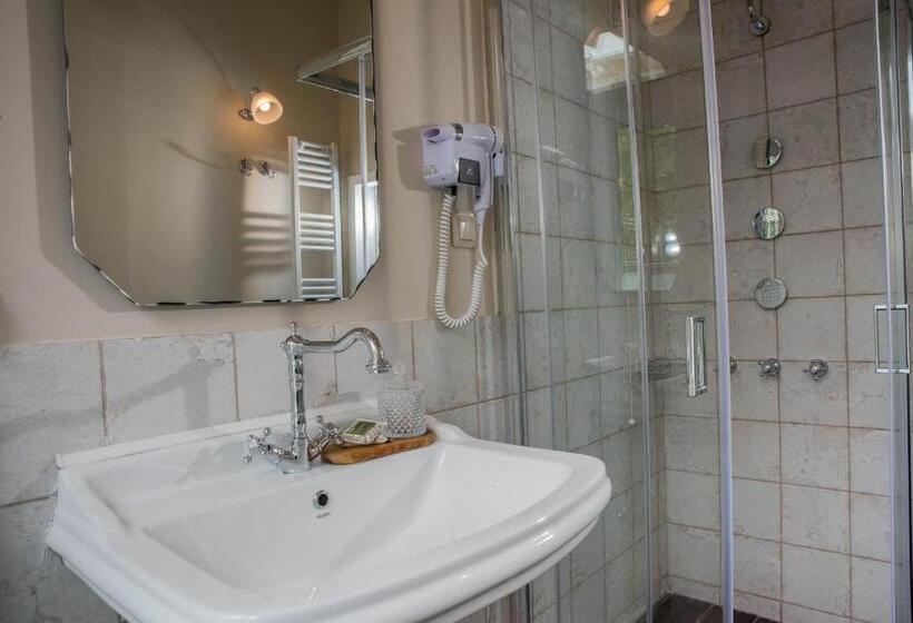 בית מלון כפרי Kyria Boutique House