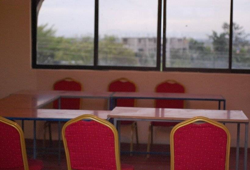 هتل Tisa Suites & Lounge