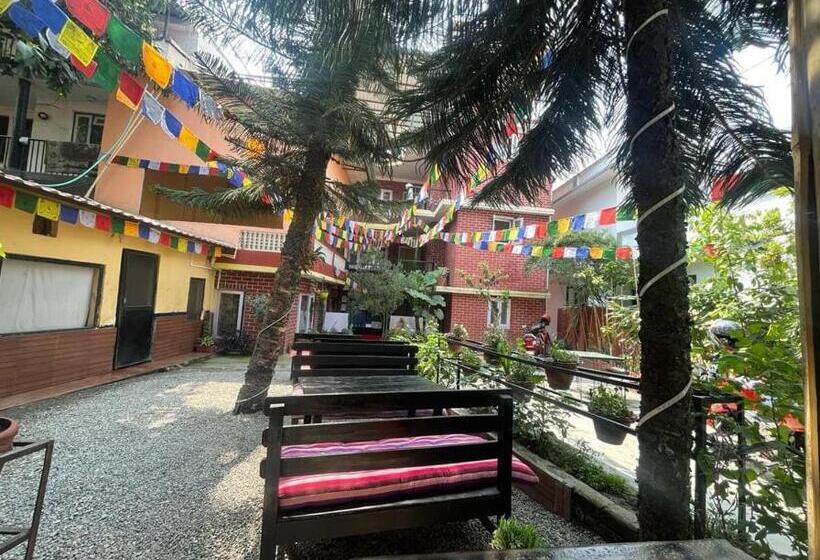 پانسیون Nirvana Green Peace Home