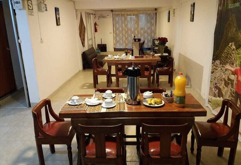 Hotel Catari's House