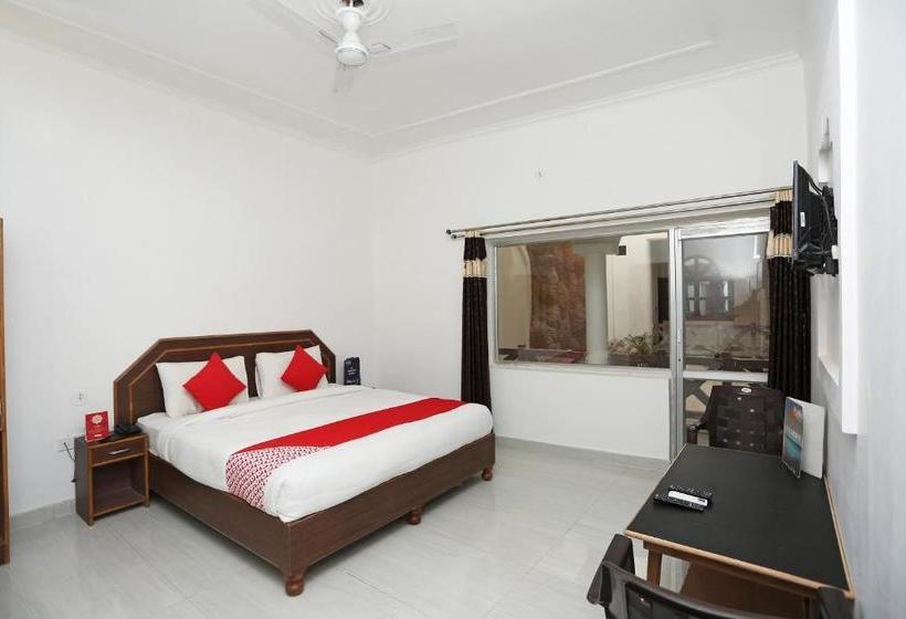 בית מלון כפרי Capital O 23129 Chelsea Palace