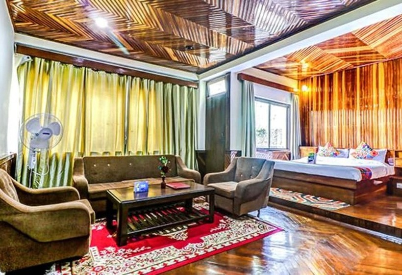 Fabhotel Oak Ridge Retreat