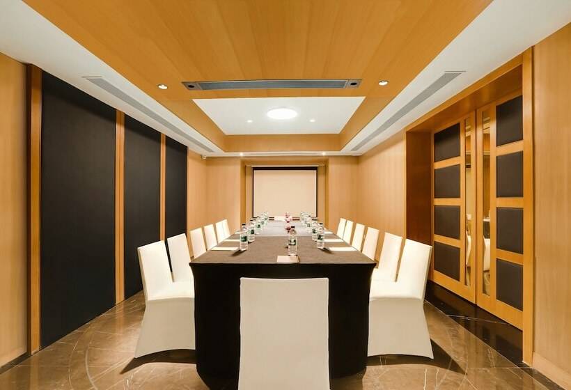 Lemon Tree Hotel Viman Nagar Pune