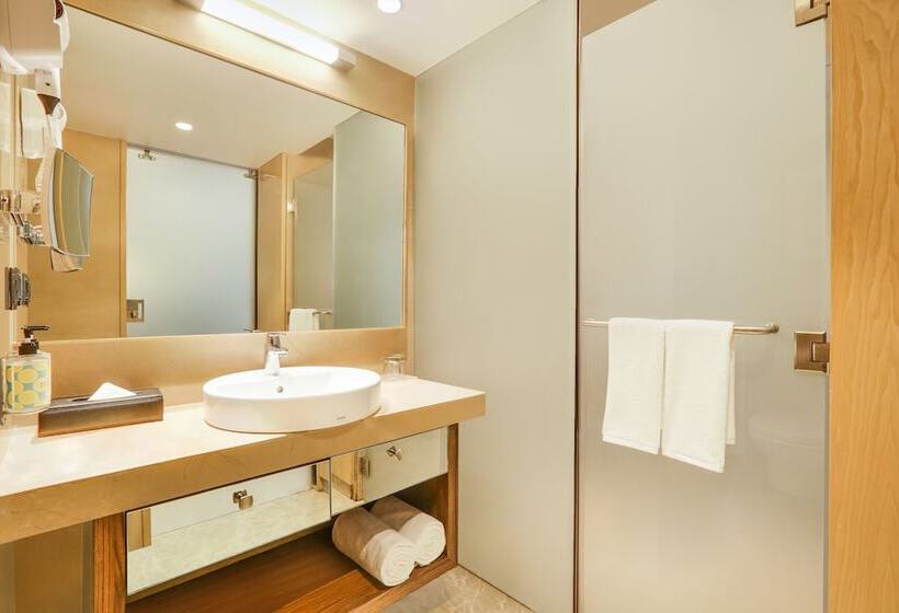 Lemon Tree Hotel Viman Nagar Pune