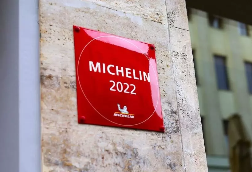 Hotelli Pod Zidom Rooms