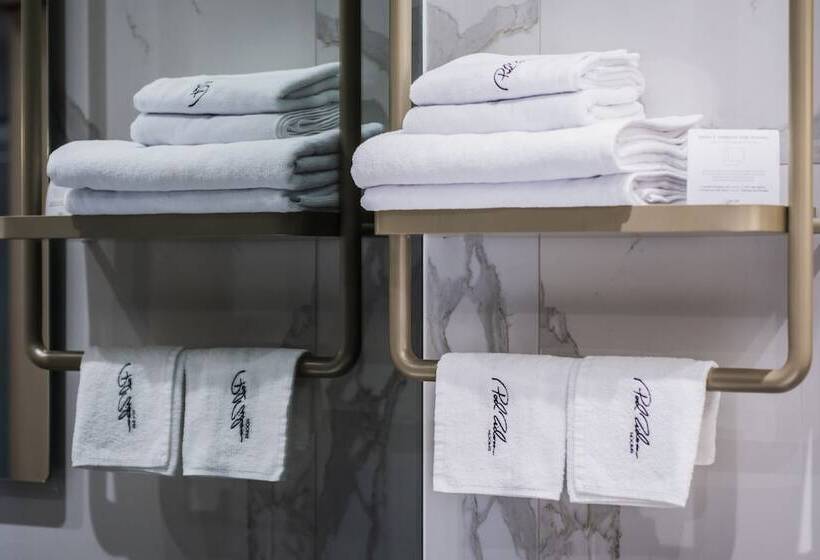 هتل Pod Zidom Rooms