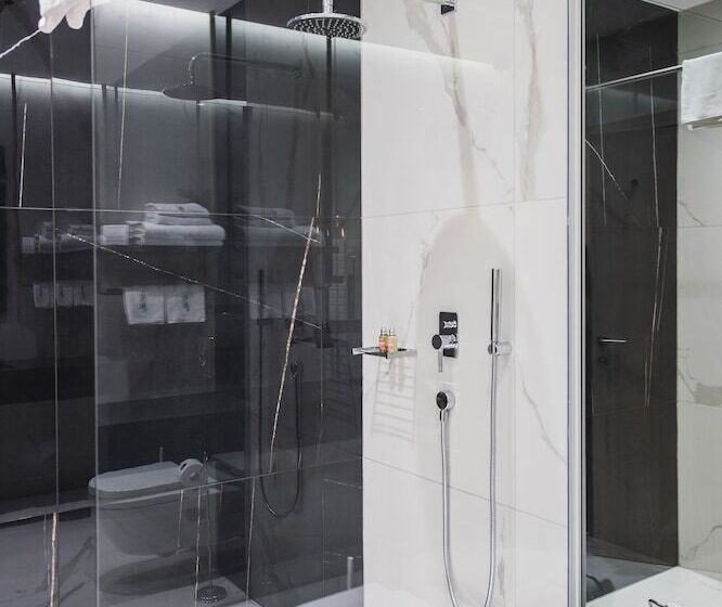 هتل Pod Zidom Rooms