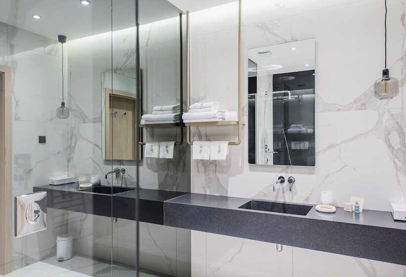 هتل Pod Zidom Rooms