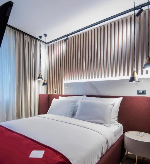 هتل Pod Zidom Rooms