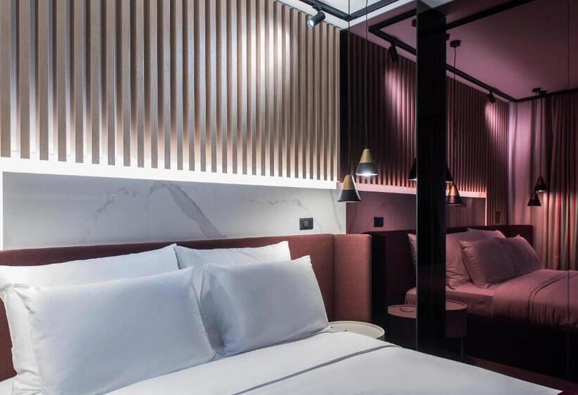 هتل Pod Zidom Rooms